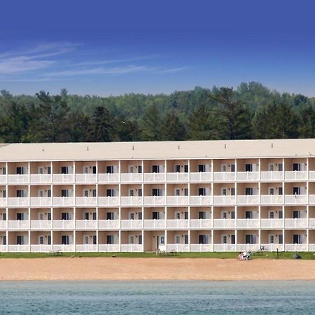 Mackinaw Beach And Bay Inn & Suites Mackinaw City Exterior foto