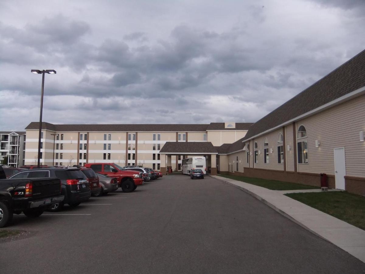 Mackinaw Beach And Bay Inn & Suites Mackinaw City Exterior foto