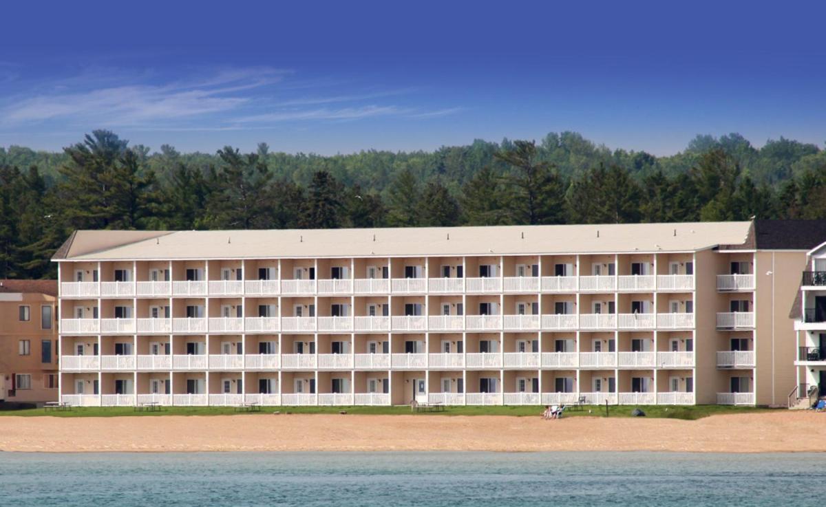 Mackinaw Beach And Bay Inn & Suites Mackinaw City Exterior foto