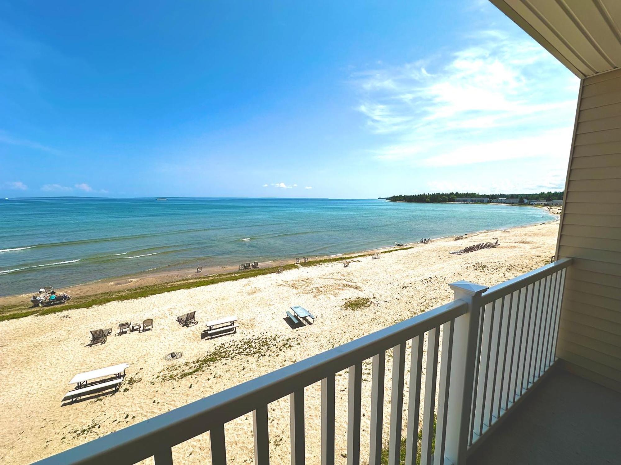 Mackinaw Beach And Bay Inn & Suites Mackinaw City Exterior foto
