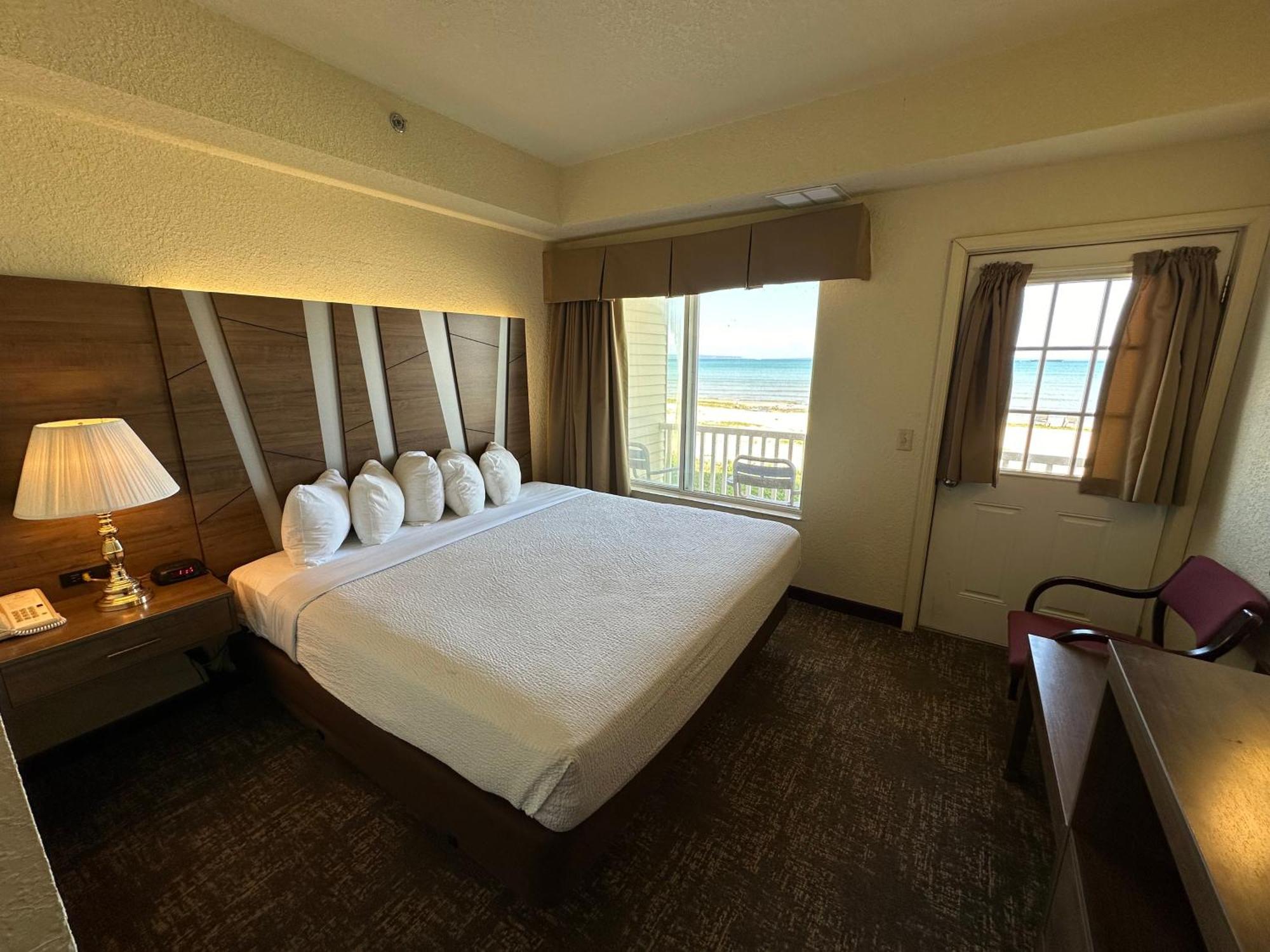 Mackinaw Beach And Bay Inn & Suites Mackinaw City Exterior foto