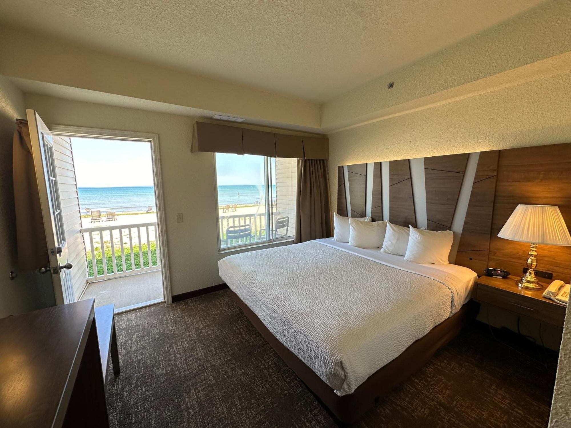 Mackinaw Beach And Bay Inn & Suites Mackinaw City Exterior foto