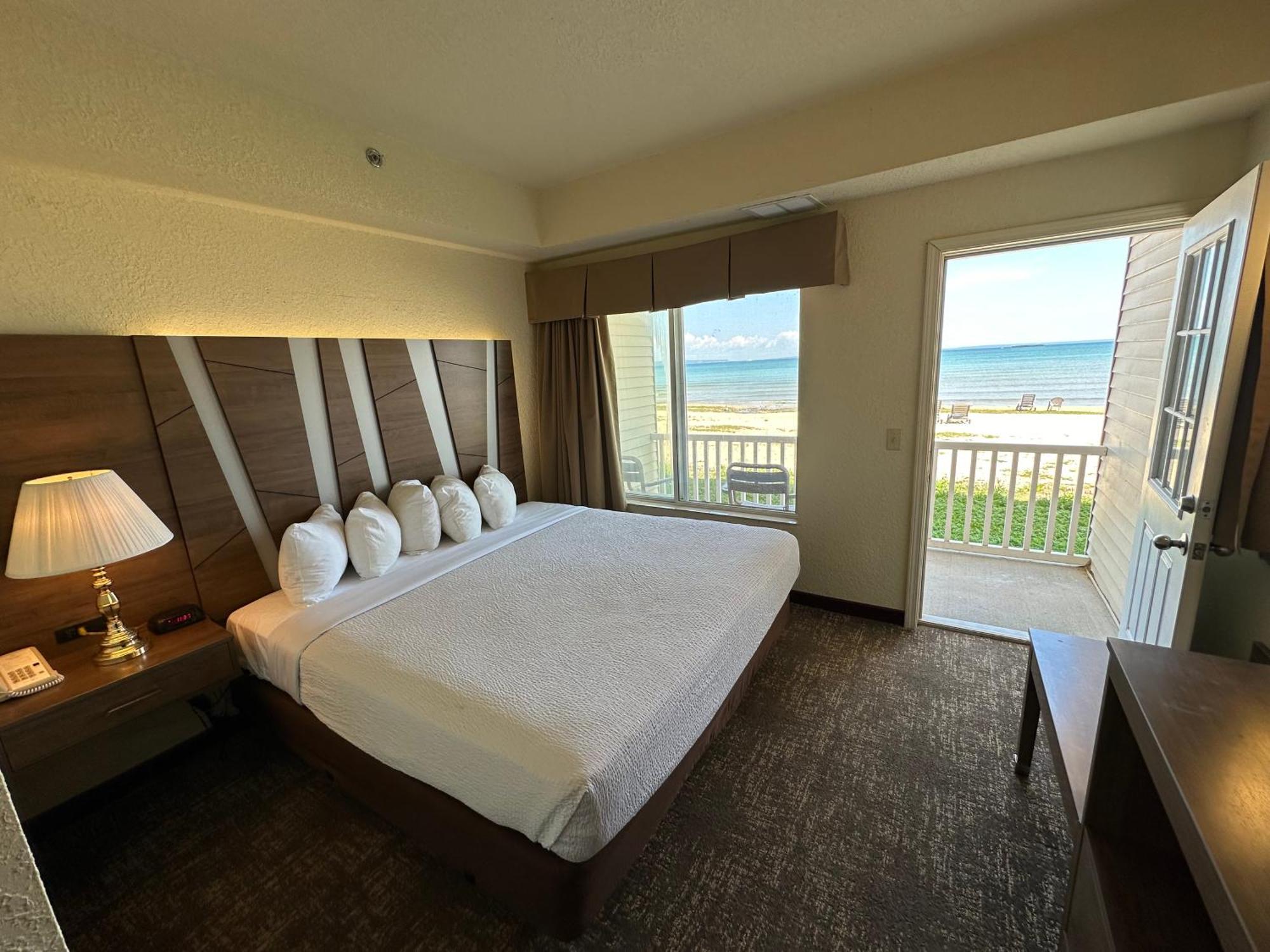 Mackinaw Beach And Bay Inn & Suites Mackinaw City Exterior foto