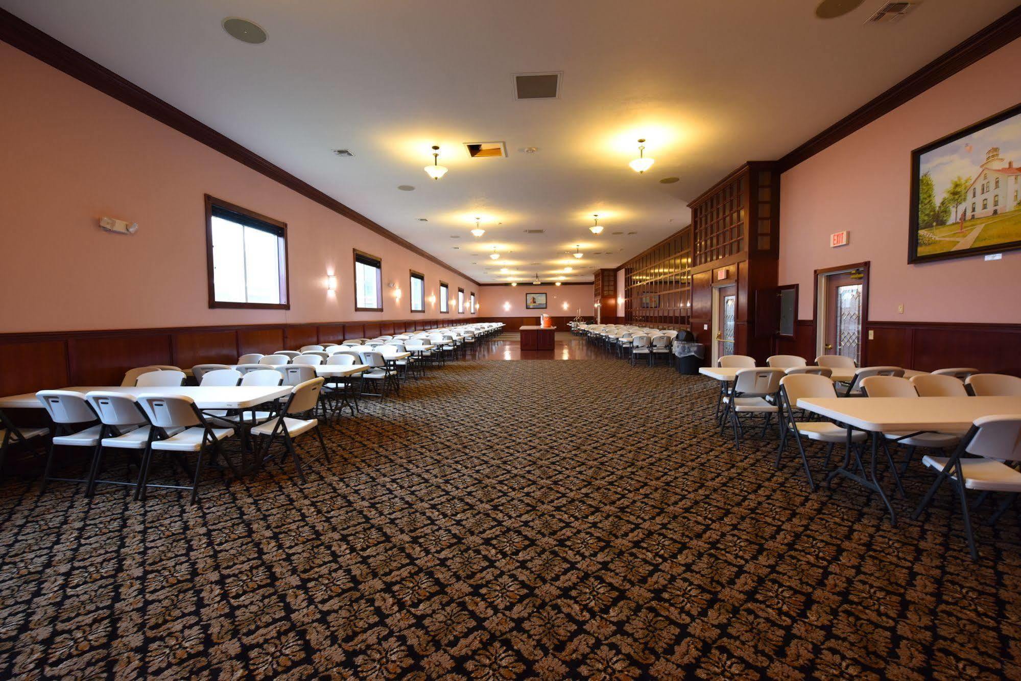 Mackinaw Beach And Bay Inn & Suites Mackinaw City Exterior foto