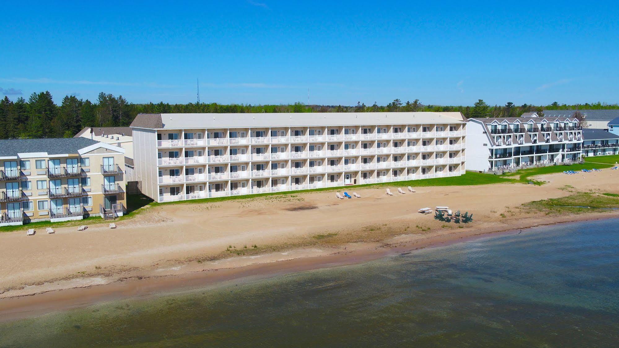 Mackinaw Beach And Bay Inn & Suites Mackinaw City Exterior foto